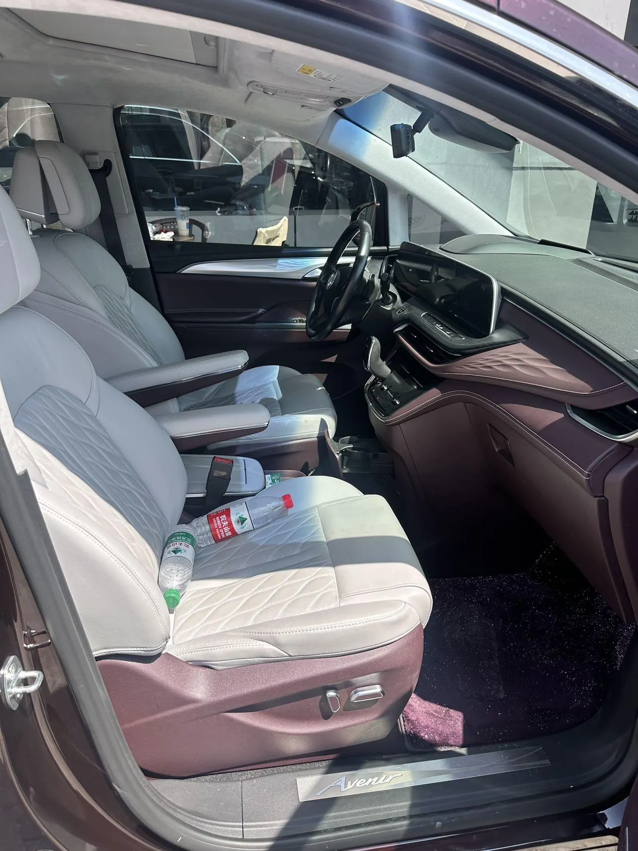 Buick 2022 GL8 Avenir 48V 2.0T Six-seat Hyun Edition Automatic Gear 4