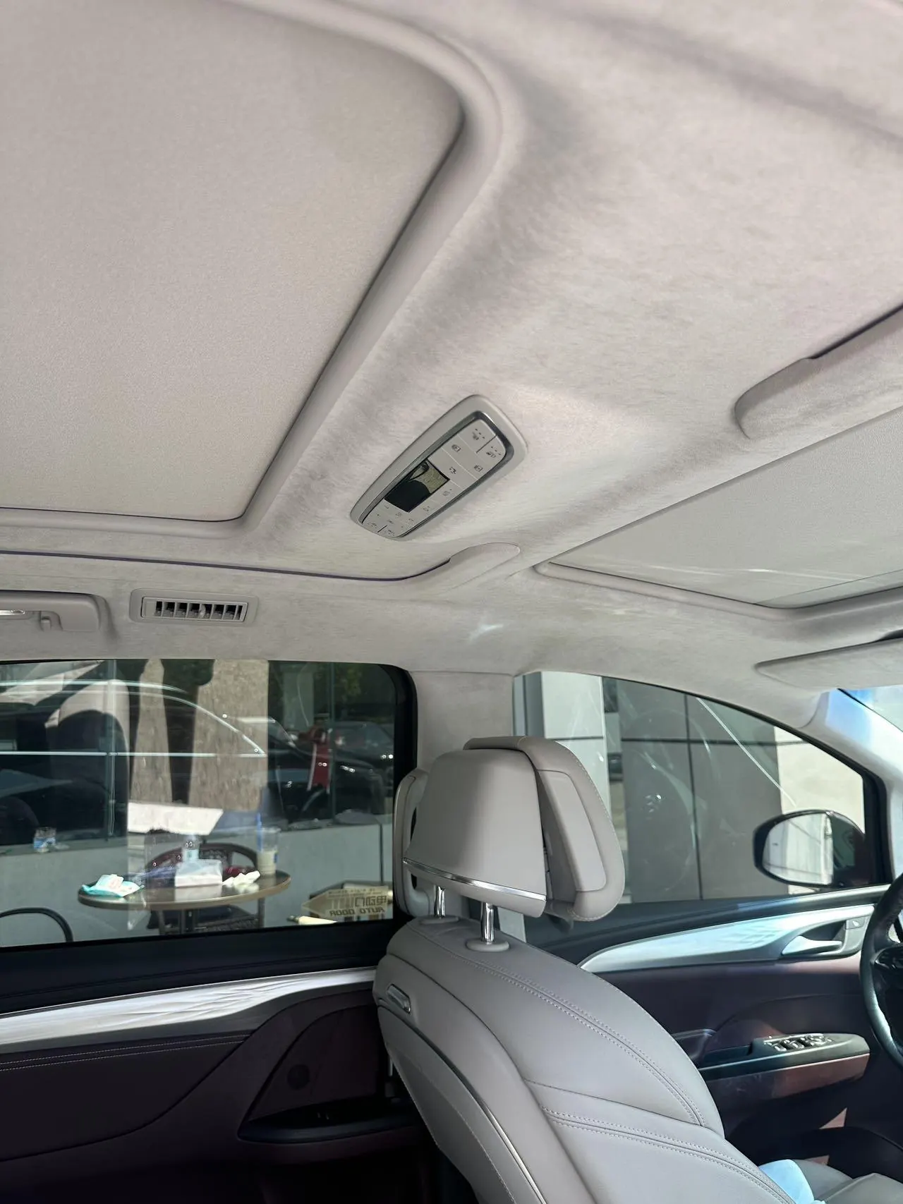 Buick 2022 GL8 Avenir 48V 2.0T Six-seat Hyun Edition Automatic Gear 6