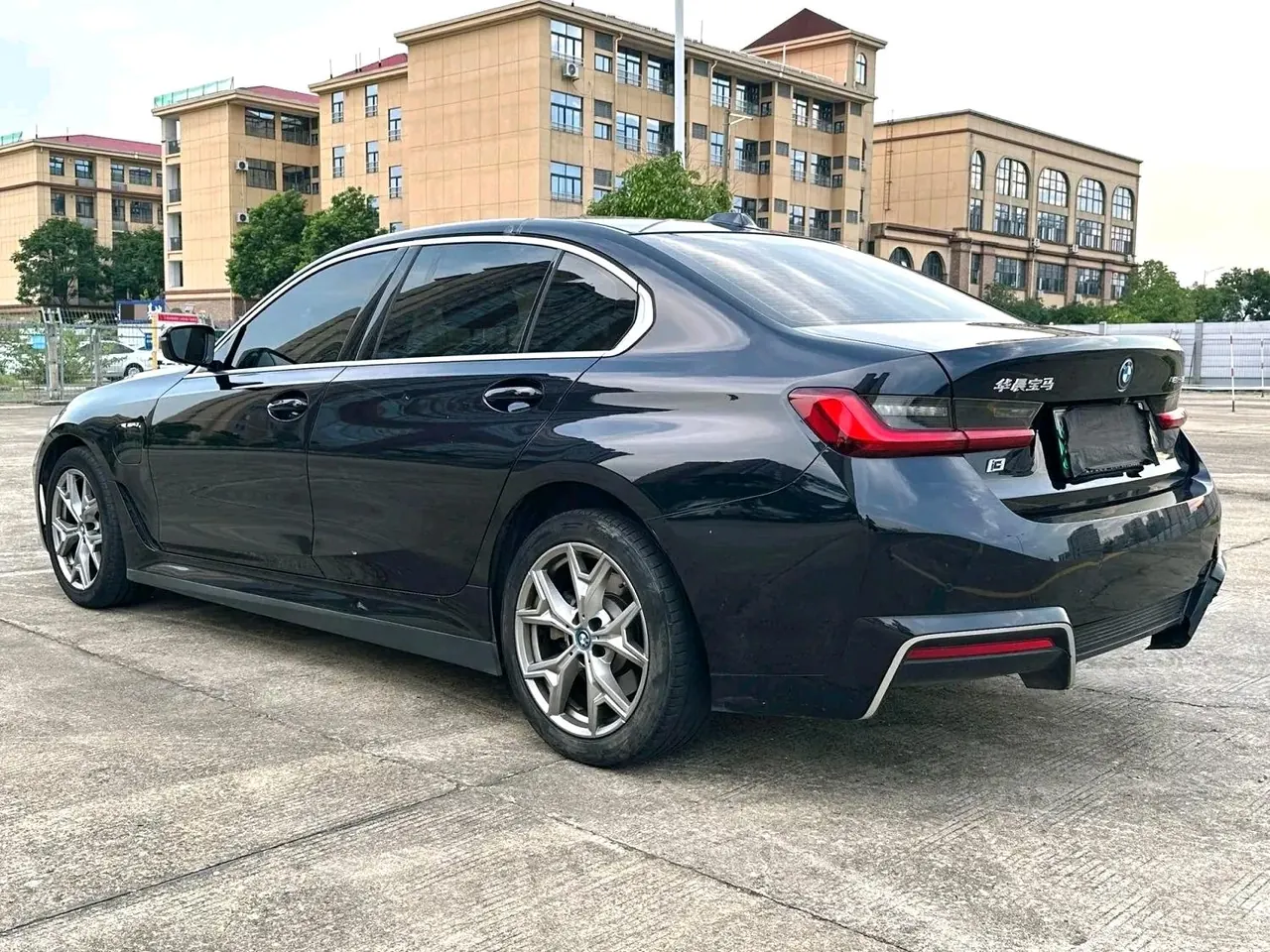 BMW 2022 i3 eDrive 35L automatic gear 9