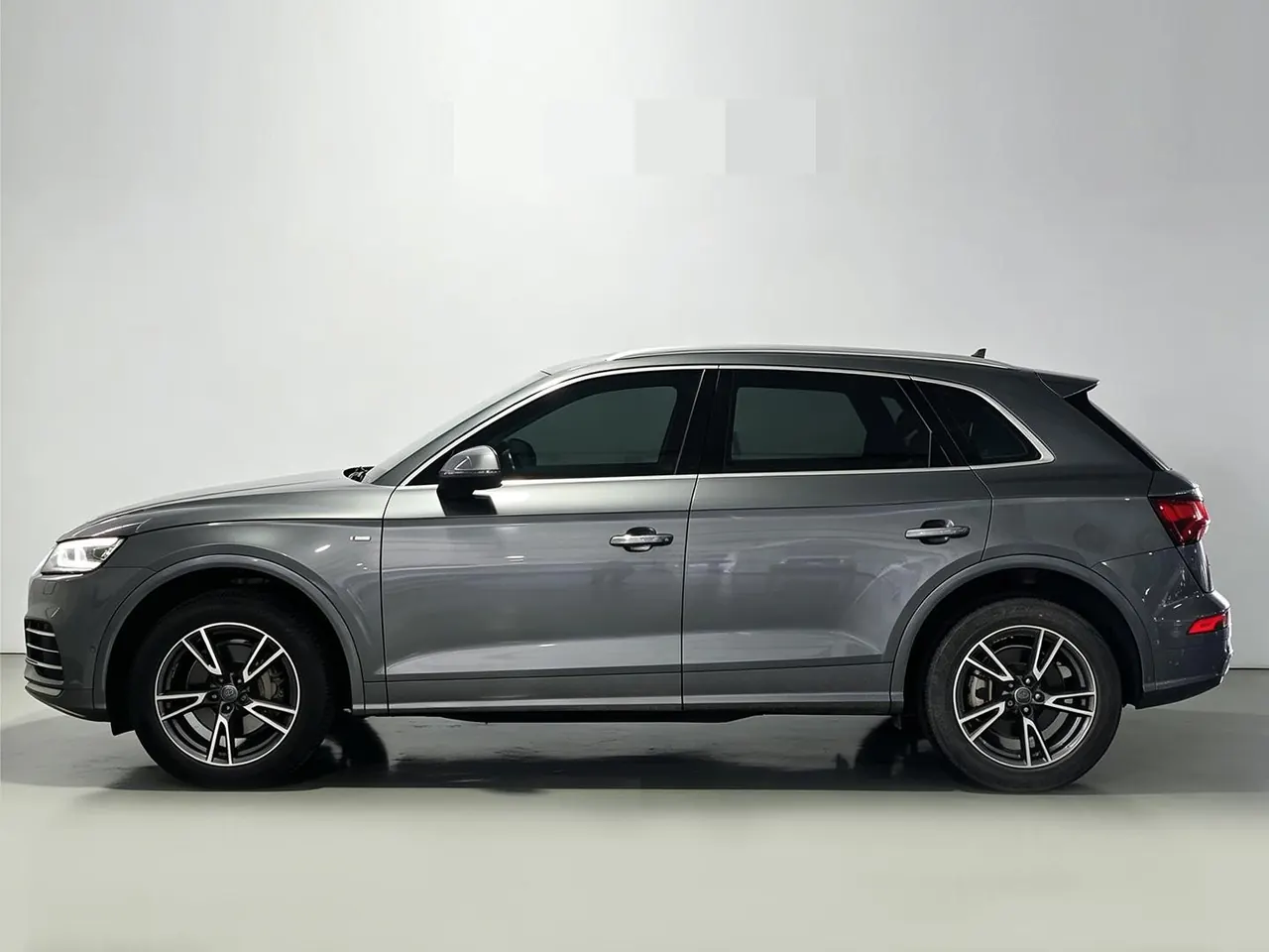 Audi 2020 Q5L 2.0TFSI 45TFSI exclusive sports automatic 3