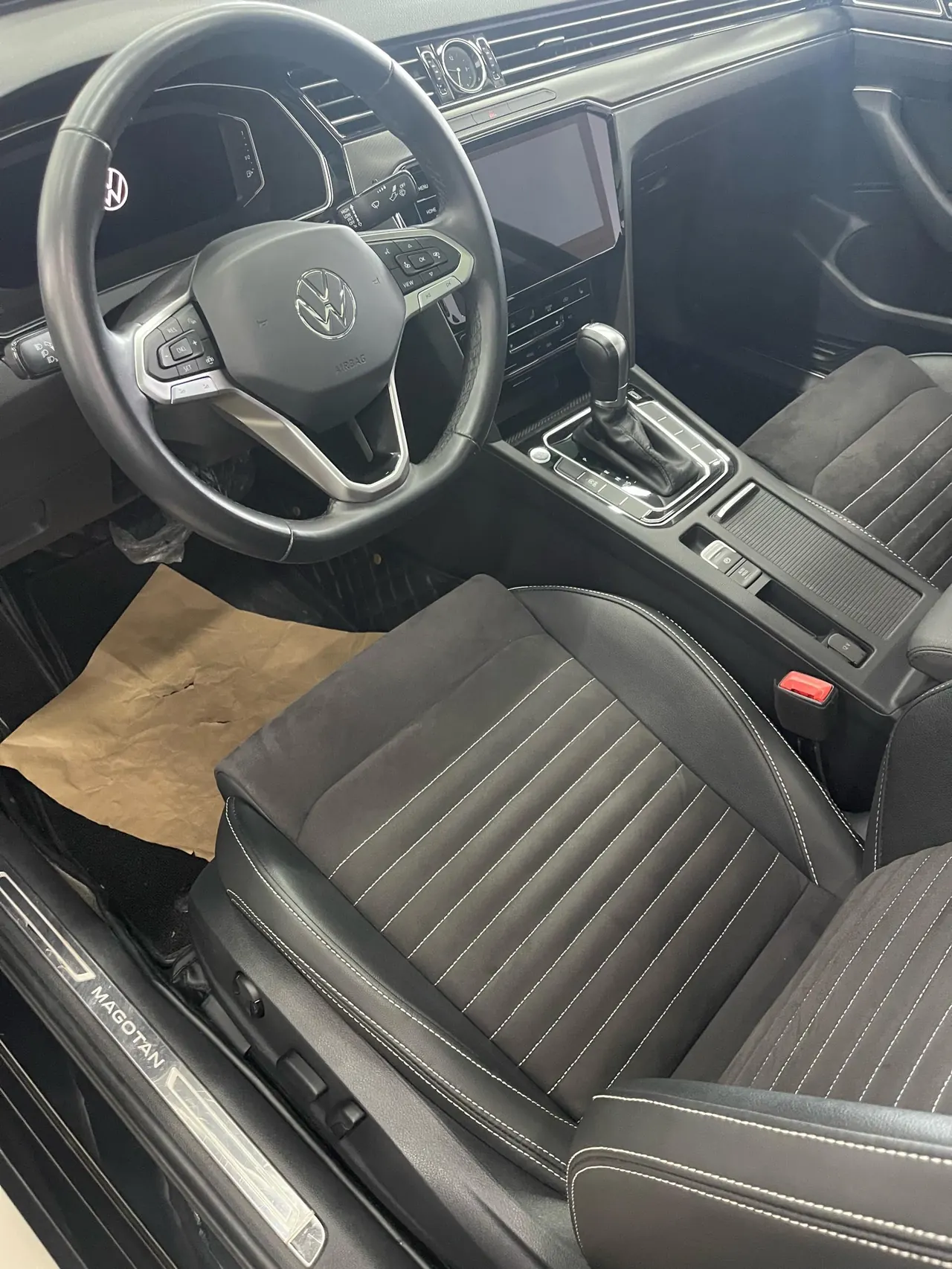 Volkswagen 2020 Magotan 2.0TSI 330TSI luxury automatic transmission 2