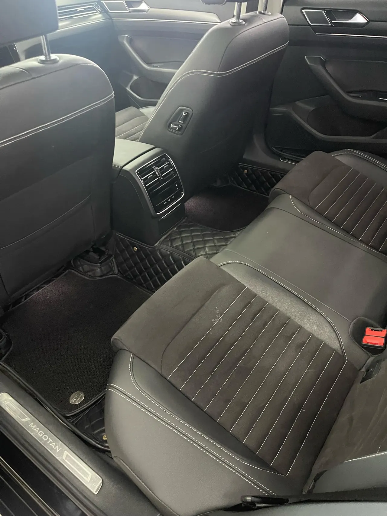 Volkswagen 2020 Magotan 2.0TSI 330TSI luxury automatic transmission 3