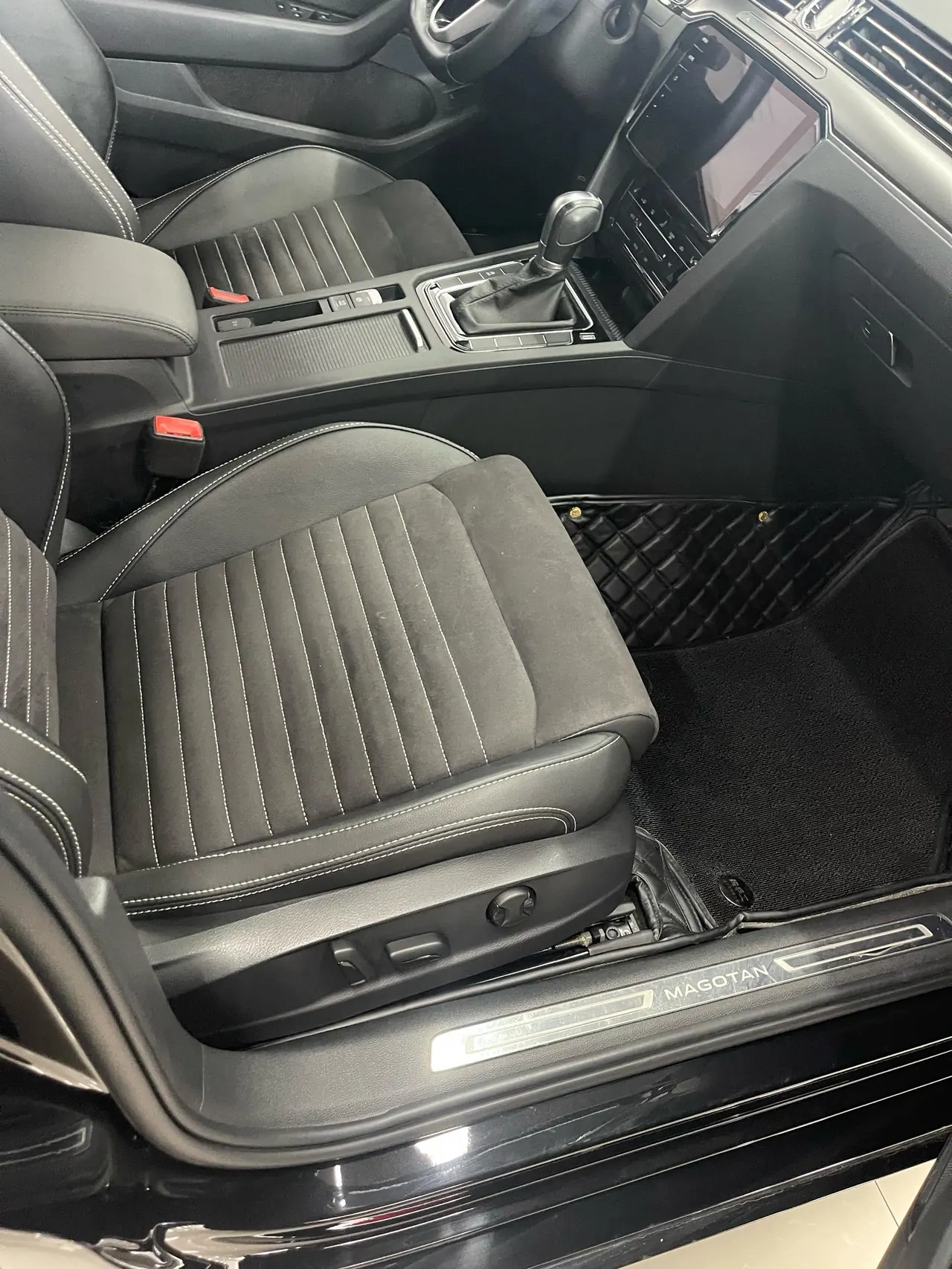 Volkswagen 2020 Magotan 2.0TSI 330TSI luxury automatic transmission 6