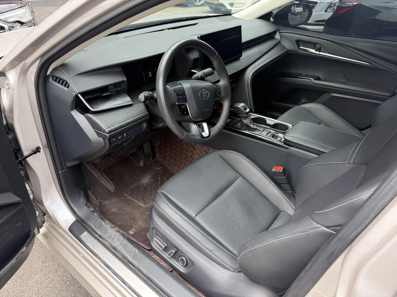 Toyota 2025 Camry Dual Engine 2.0HG Stepless Brilliant Edition Automatic Gear 5