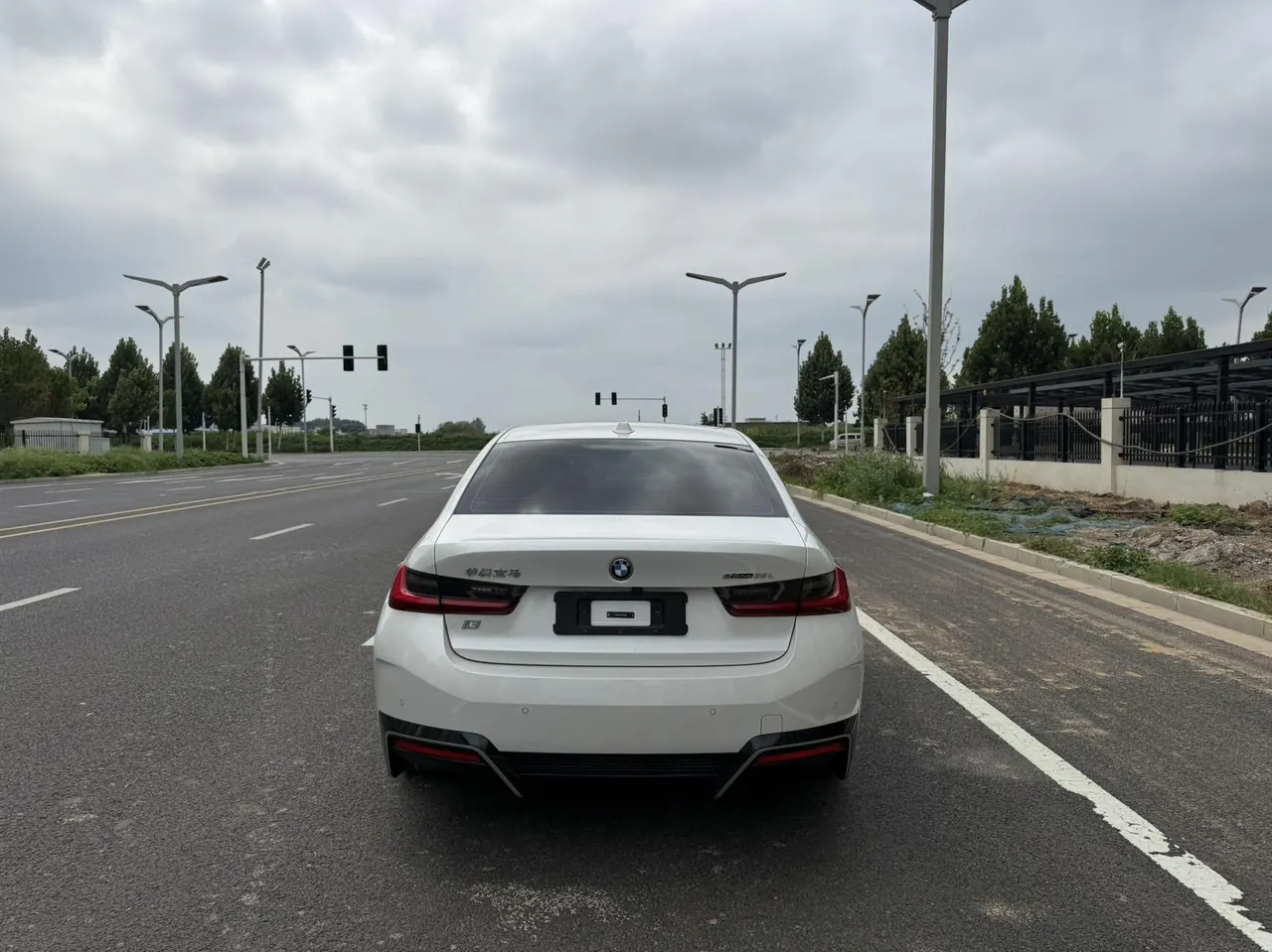 BMW 2024 i3 eDrive 35 L automatic gear 10