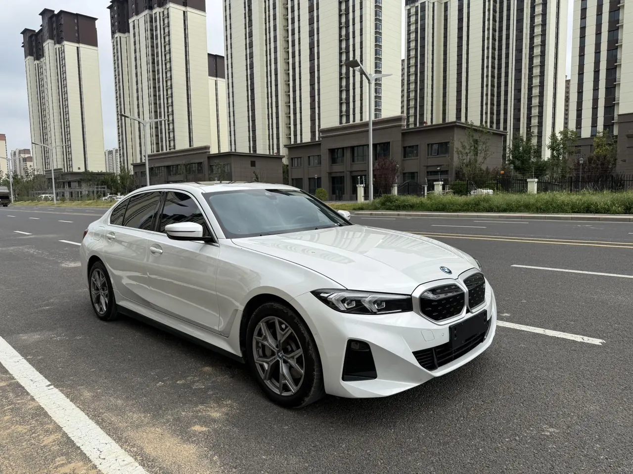 BMW 2024 i3 eDrive 35 L automatic gear 3