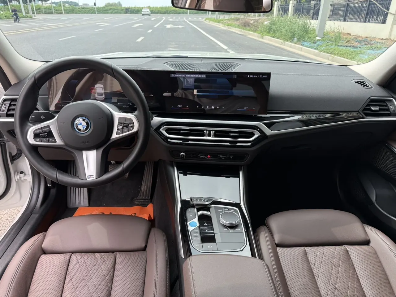 BMW 2024 i3 eDrive 35 L automatic gear 5