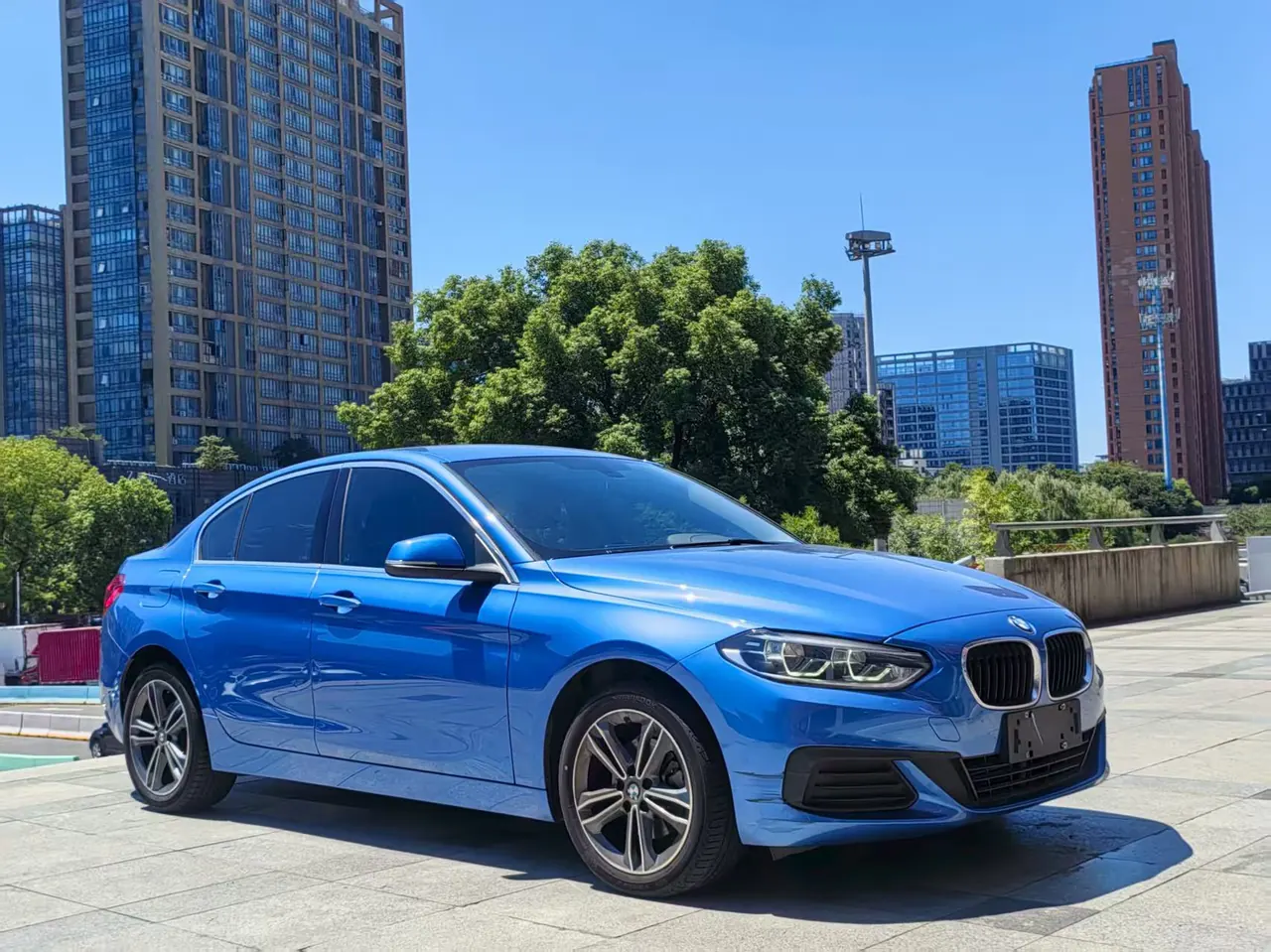 BMW 1 Series 2020 120i 1.5T Fashion Automatic 3