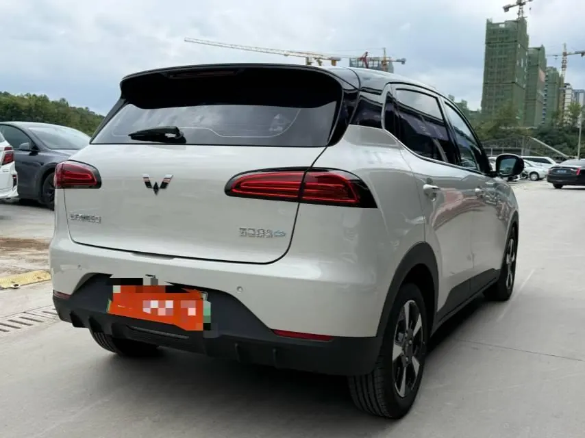 WuLing 2024 Plantronics PLUS 330km Five-seat Edition Automatic Gear 9