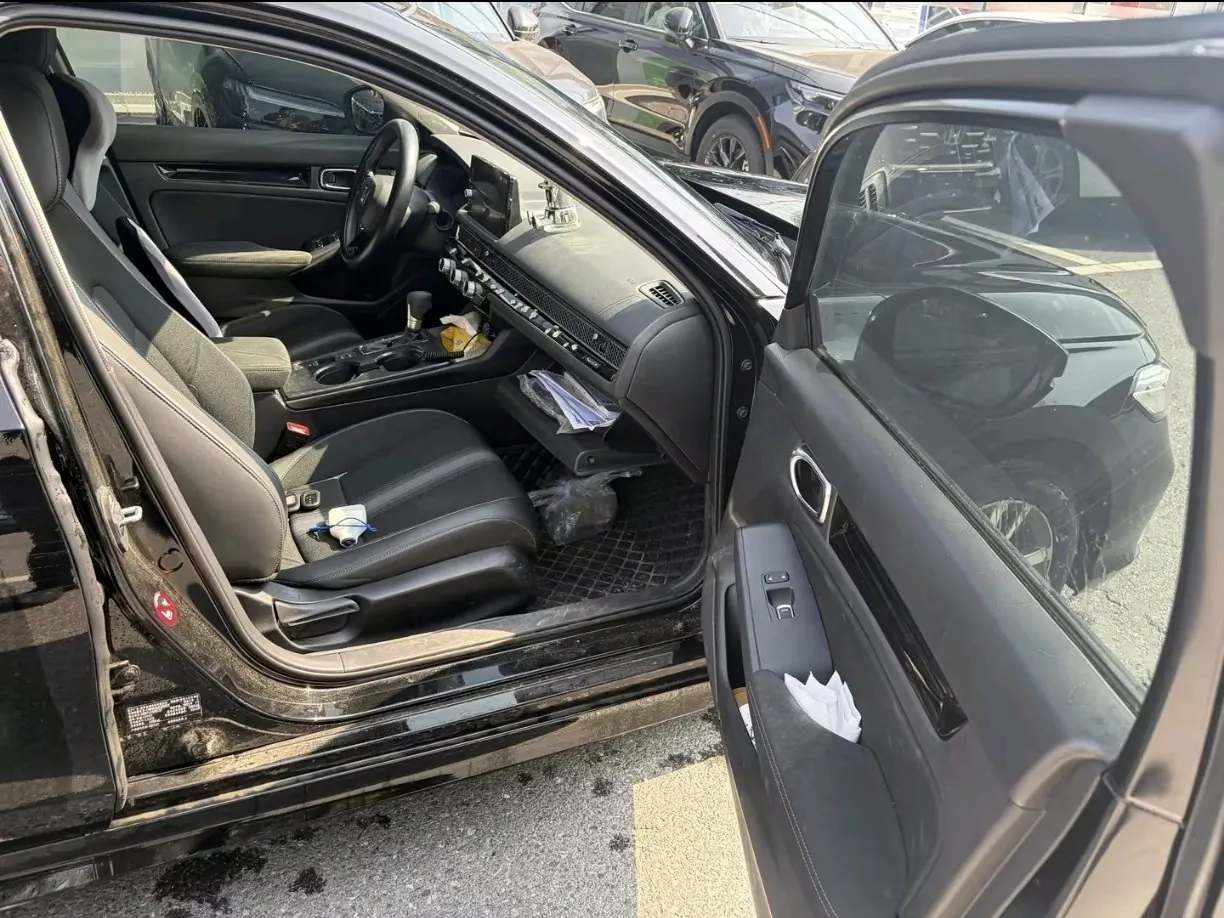 Honda 2025 Civic 1.5T Stepless 240TURBO Zhiqu Plus Automatic Gear 4