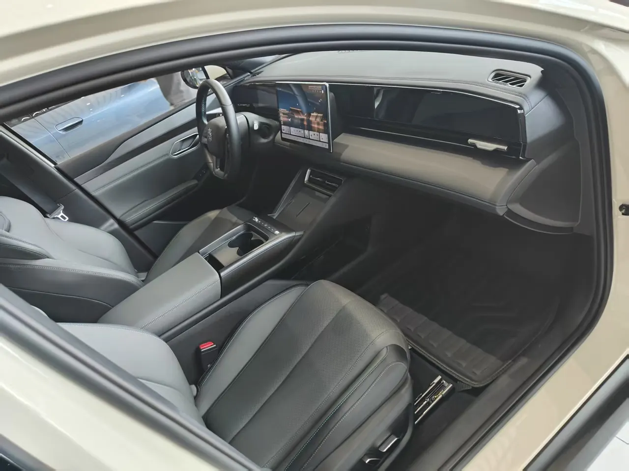 BYD 2025 Qin L EV 545KM Exceed automatic gear 4