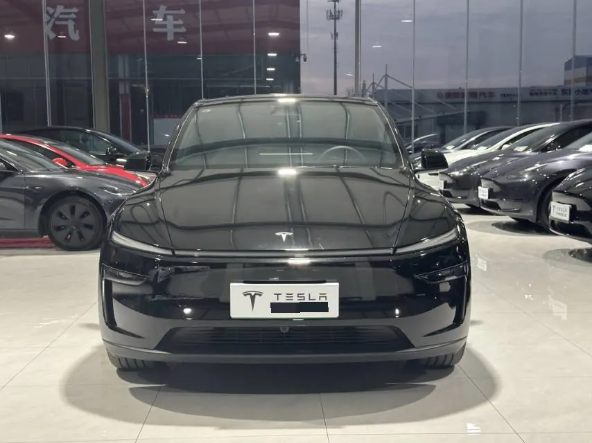 Tesla 2026 Model Y Rear-Wheel-Drive Automatic 2