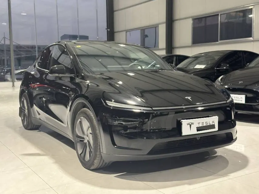 Tesla 2026 Model Y Rear-Wheel-Drive Automatic 3