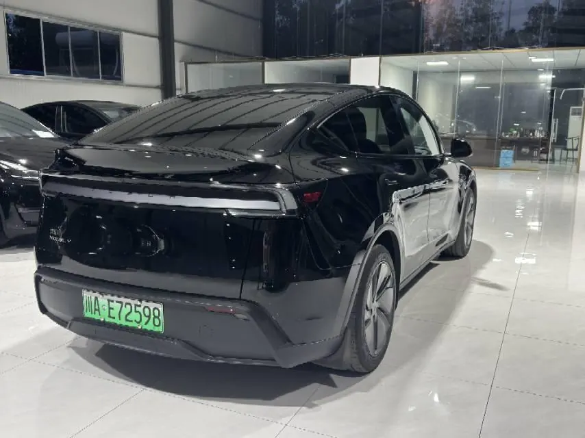 Tesla 2026 Model Y Rear-Wheel-Drive Automatic 4