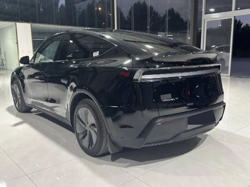 Tesla 2026 Model Y Rear-Wheel-Drive Automatic 5