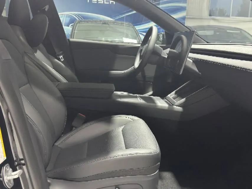 Tesla 2026 Model Y Rear-Wheel-Drive Automatic 8