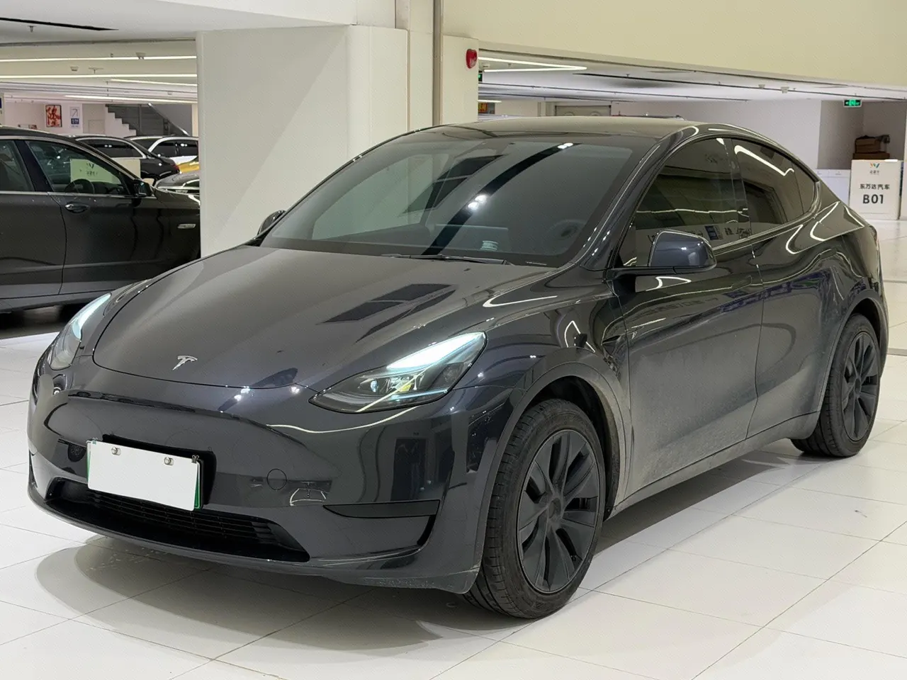 Open image lightbox: Tesla 2024 Model Y rear-wheel drive version automatic transmission