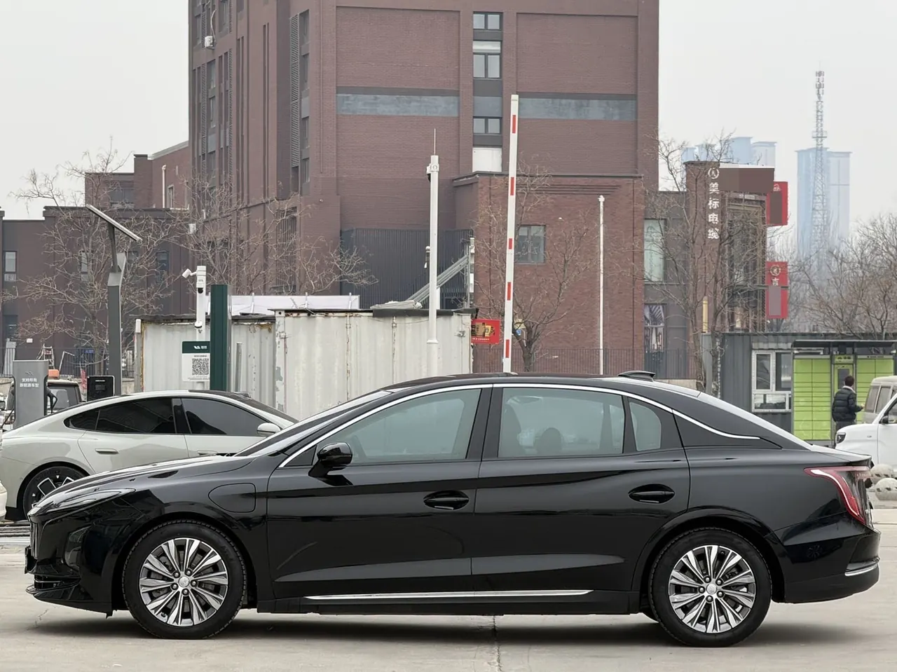 HongQi 2023 E-QM5 E-QM5 PLUS automatic gear 4