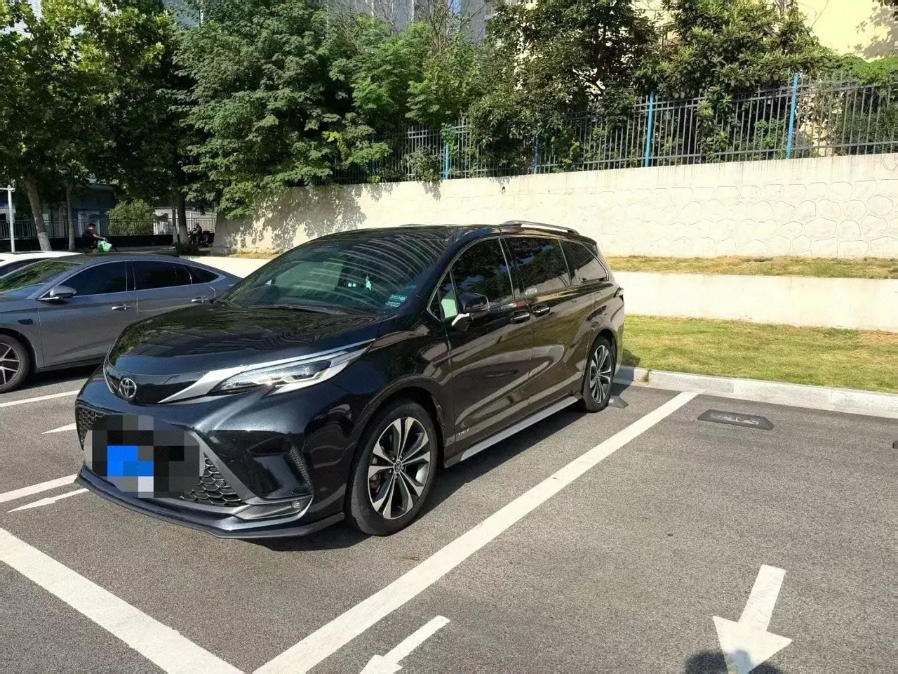 打开图片灯箱:Toyota 2024 Grevia HYBRID 2.5 Stepless Flagship ULTRA Edition Automatic