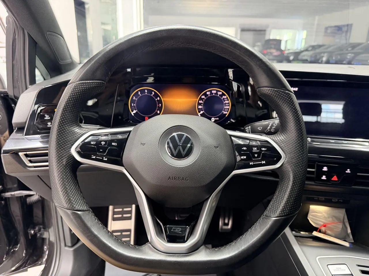 Volkswagen 2023 Golf 8 R-Line 1.4TSI 280TSI Lite Automatic 12