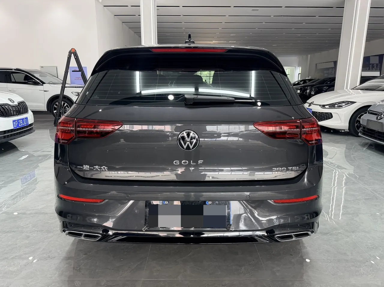 Volkswagen 2023 Golf 8 R-Line 1.4TSI 280TSI Lite Automatic 5