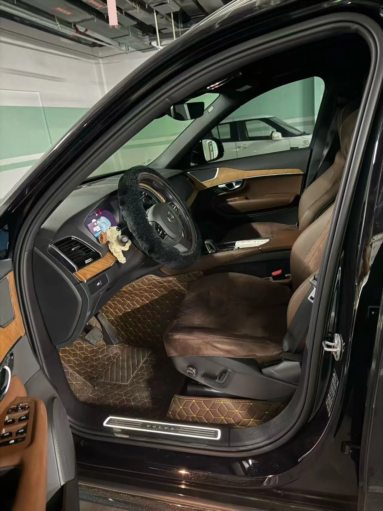 Volvo XC90 (Imported) 2024 XC90 48V 2.0T B6 Zhiyi Deluxe Edition 7-seat Automatic Gear 4