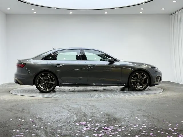 Audi 2024 A4L 2.0TFSI 40TFSI Quattro RS Kit Burning Speed Automatic 3