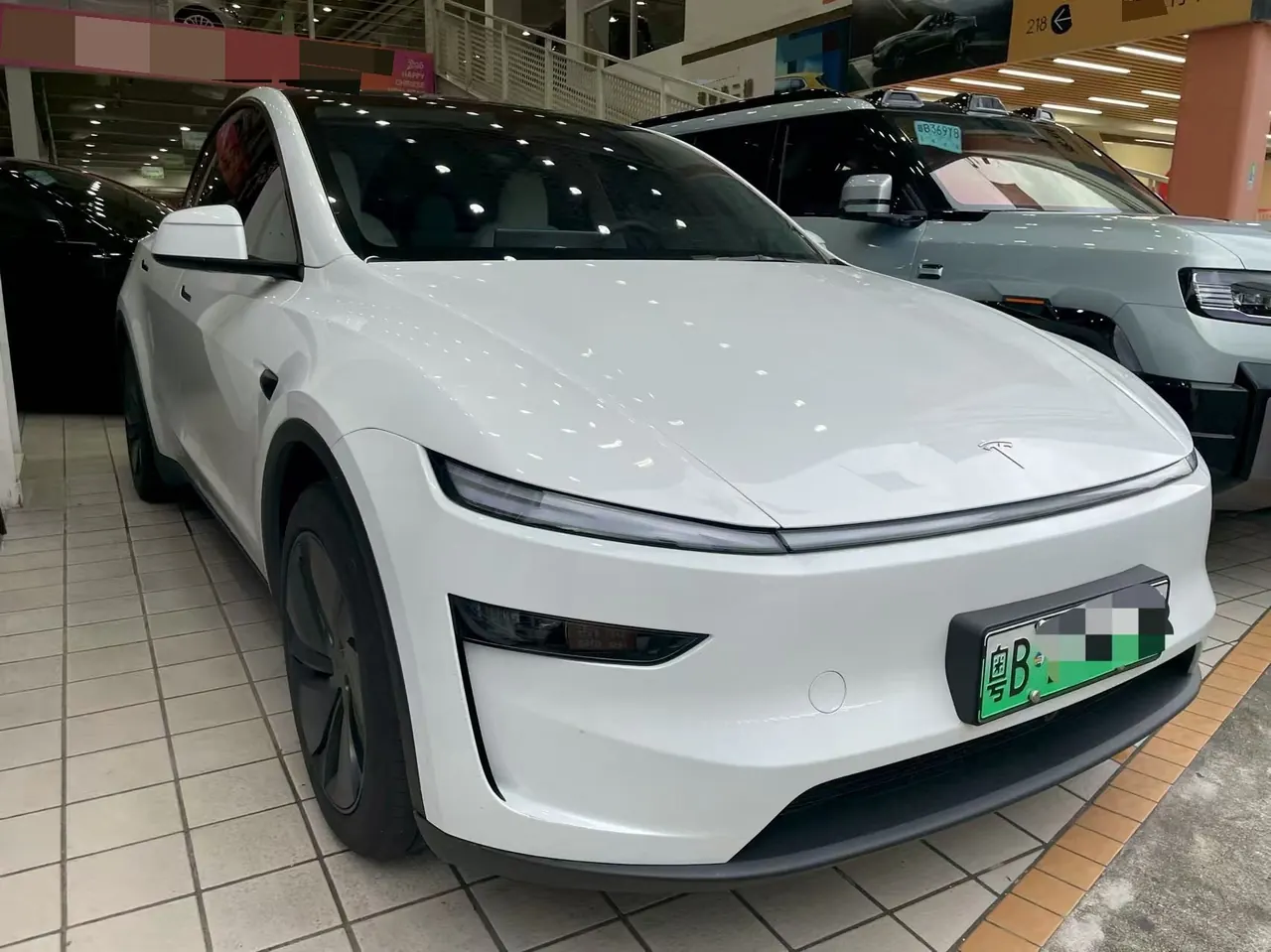 Tesla 2025 Model Y rear-wheel drive version automatic transmission 3