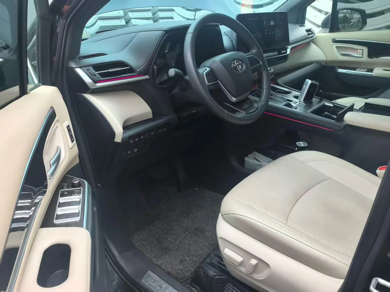 Toyota 2024 Grevia HYBRID 2.5 Stepless Premium PLUS Edition Automatic Gear 4