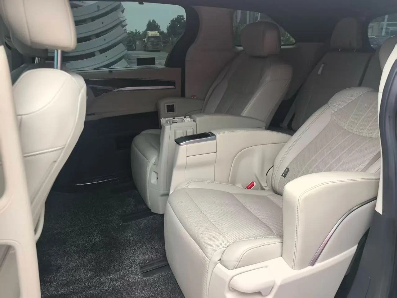 Toyota 2024 Grevia HYBRID 2.5 Stepless Premium PLUS Edition Automatic Gear 5