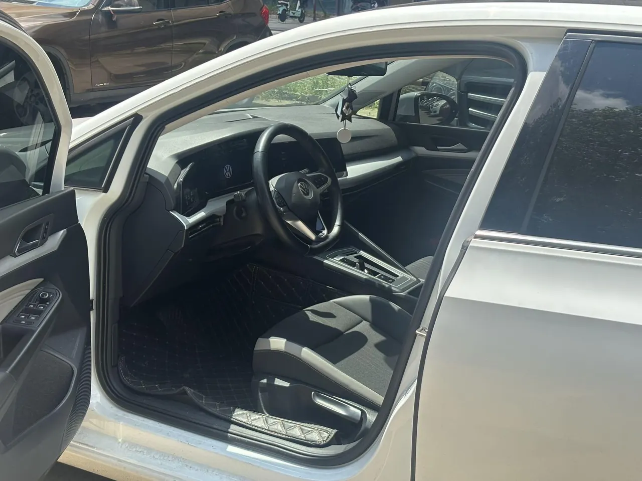 Volkswagen 2021 Golf 8 1.2TSI 200TSI Automatic 3
