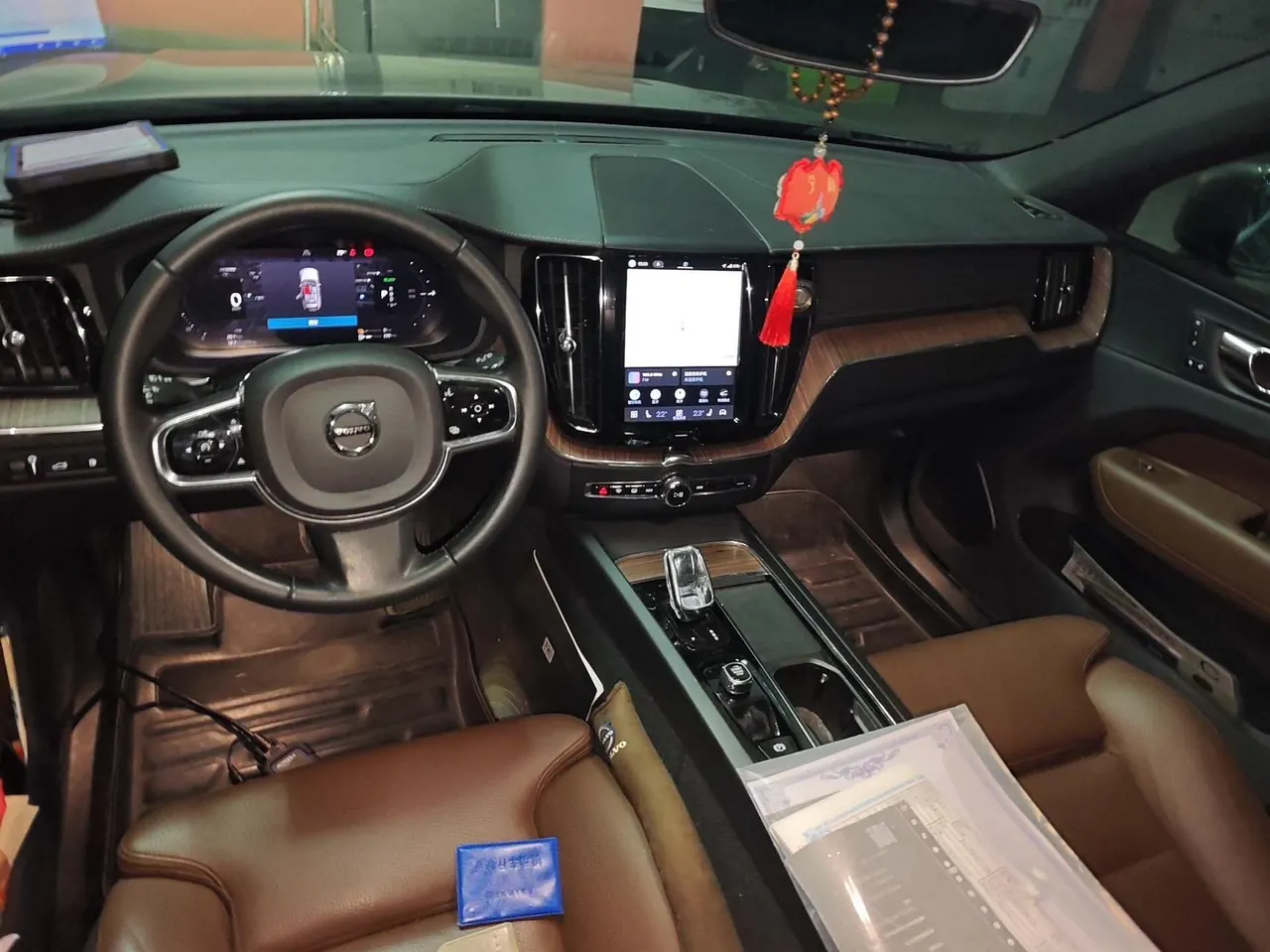 Volvo XC60 New Energy 2022 XC60 PHEV 2.0T T8 Four-wheel Drive Zhiyuan Deluxe Edition Automatic Gear 2