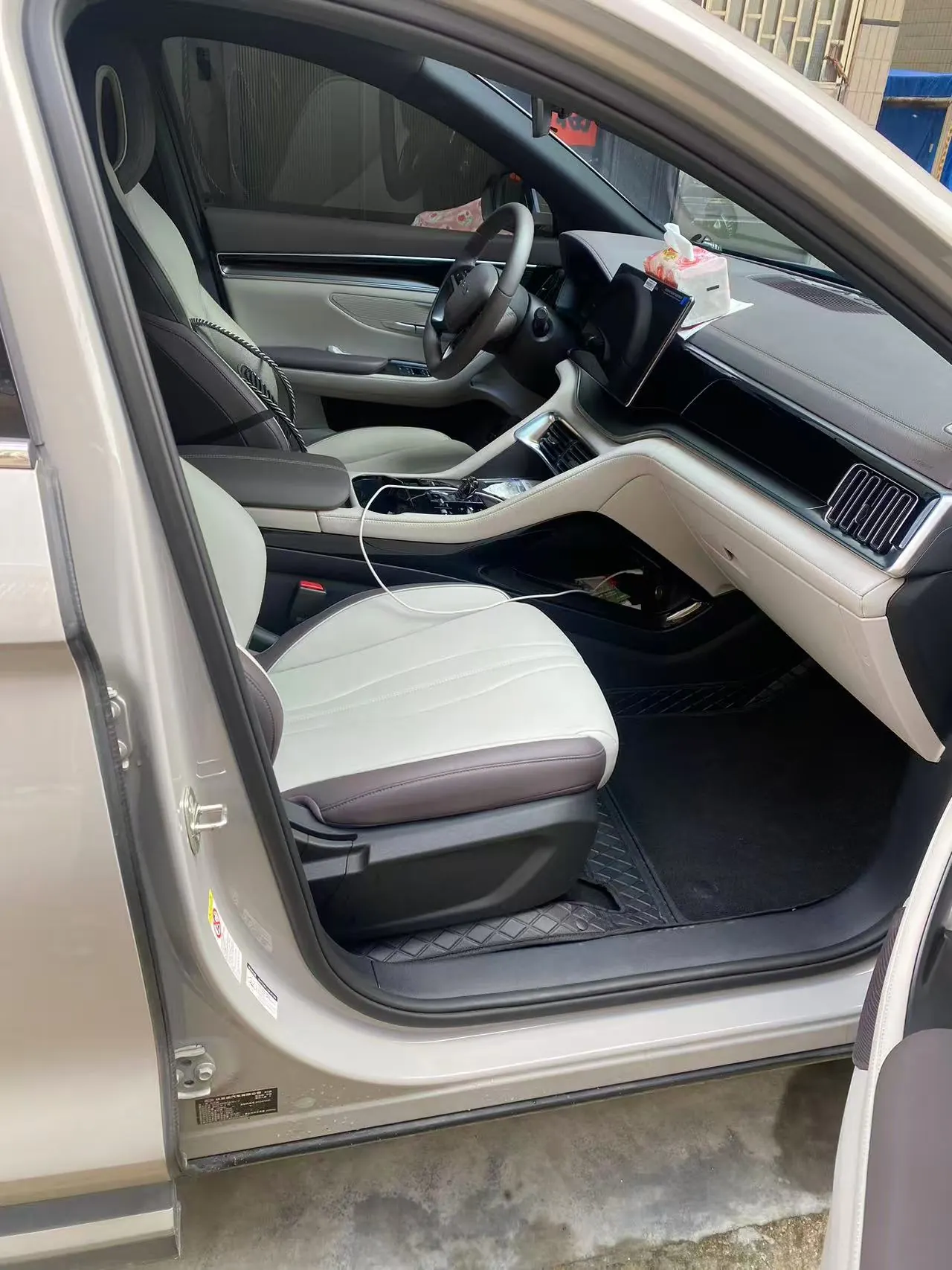 BYD Song PLUS New Energy 2025 Song PLUS DM-i 1.5 Stepless Smart Driving Edition 112KM Honorable Automatic Gear 3