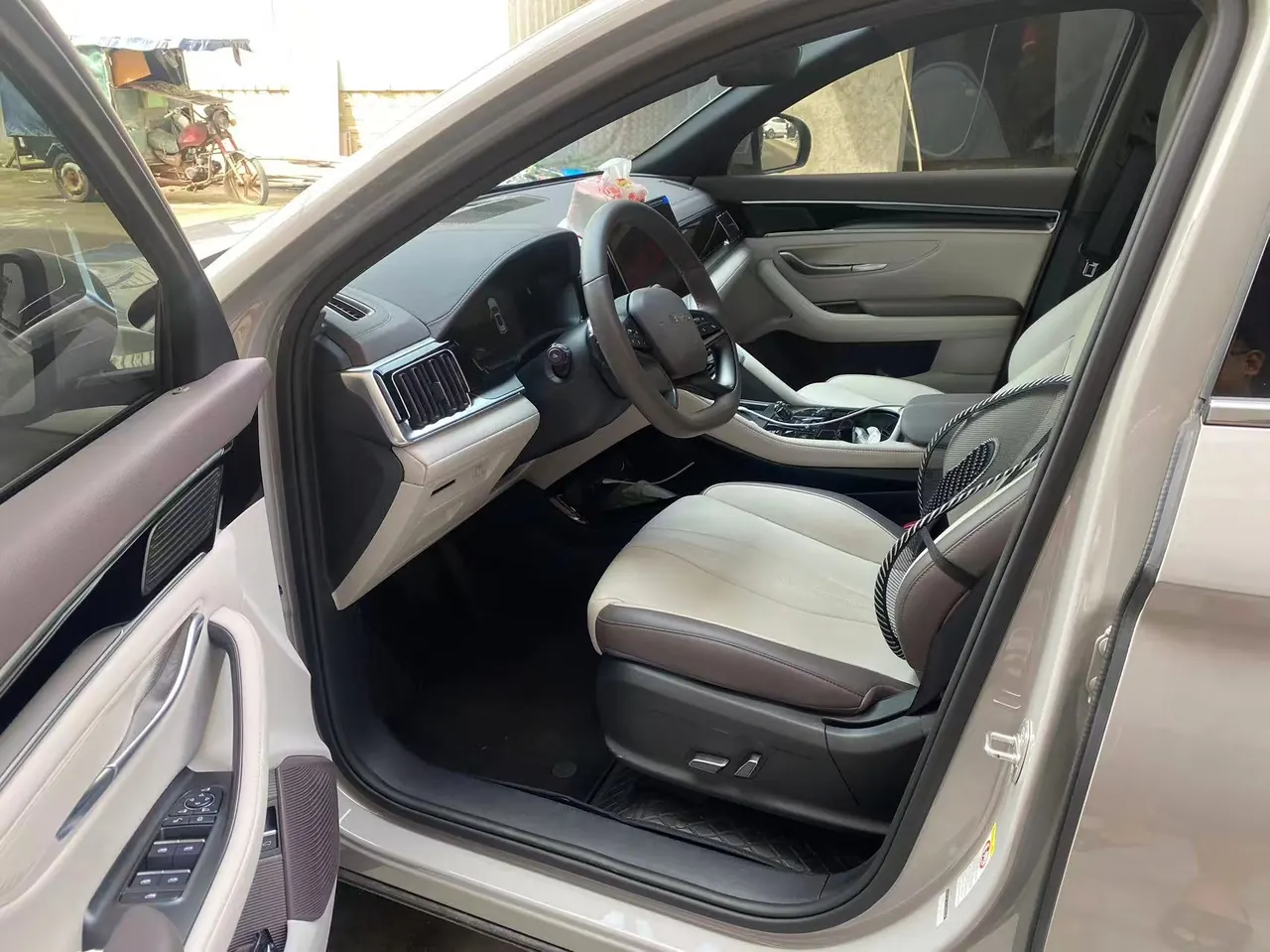 BYD Song PLUS New Energy 2025 Song PLUS DM-i 1.5 Stepless Smart Driving Edition 112KM Honorable Automatic Gear 4