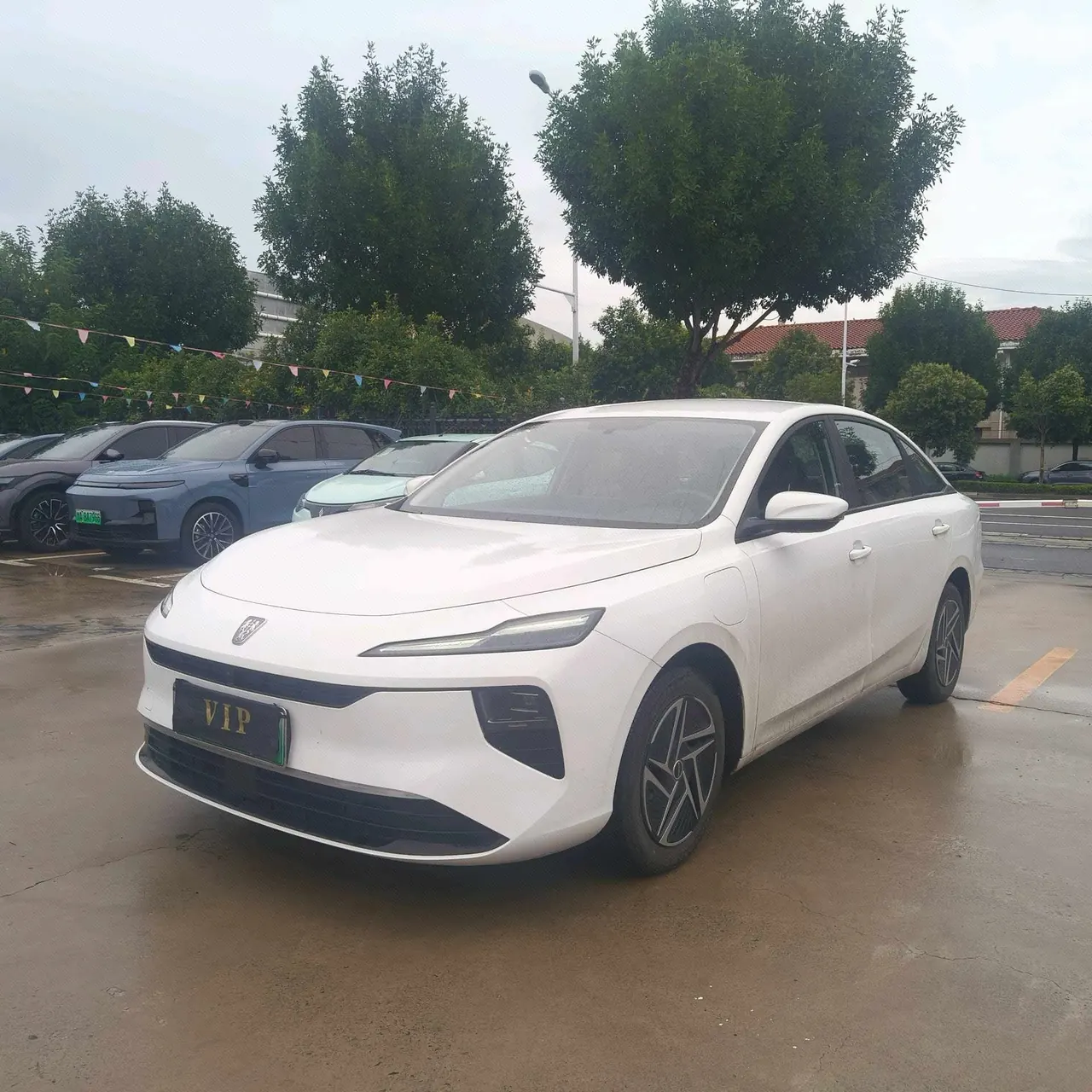 Open image lightbox: Roewe 2025 E 6 520km Travel Edition Automatic Gear