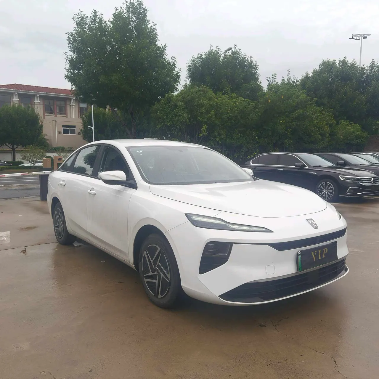 Roewe 2025 E 6 520km Travel Edition Automatic Gear 3