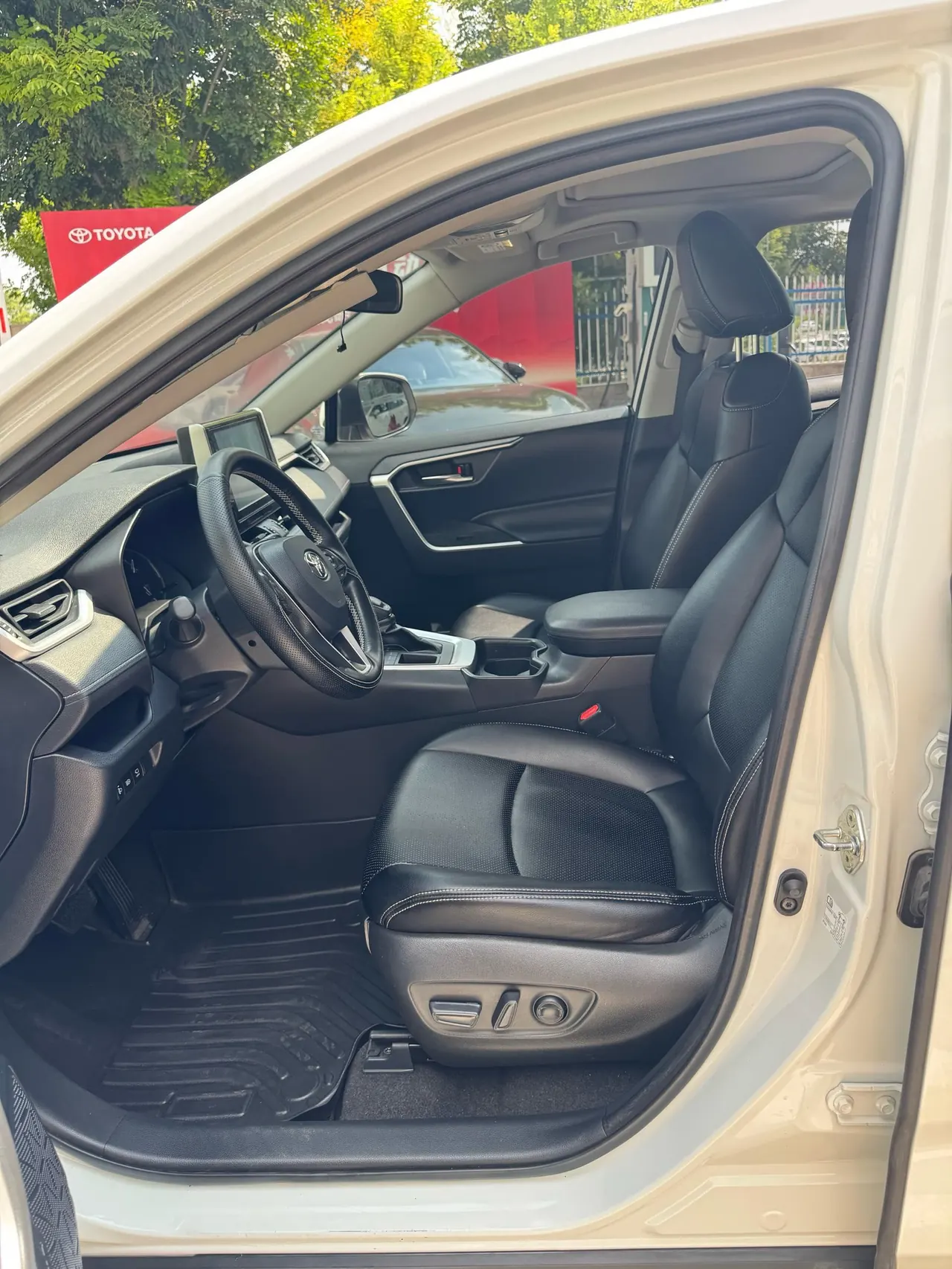 Toyota 2021 RAV4 Rongbo 2.0 Stepless Two-Drive Fashion Edition Automatic Gear 4