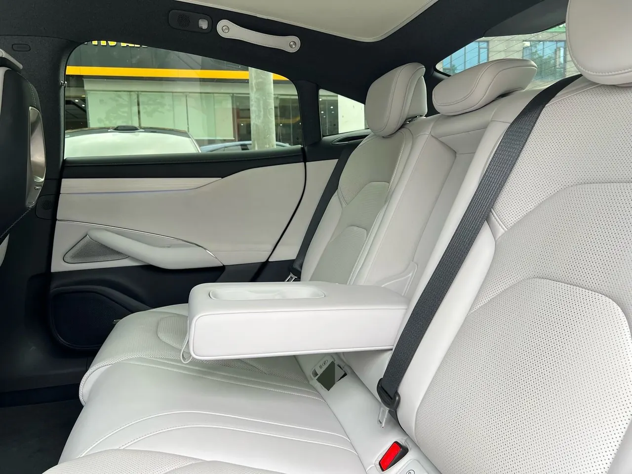 MI 2024 SU 7 700km Rear Drive Long Endurance Smart Driving Edition Automatic Gear 9
