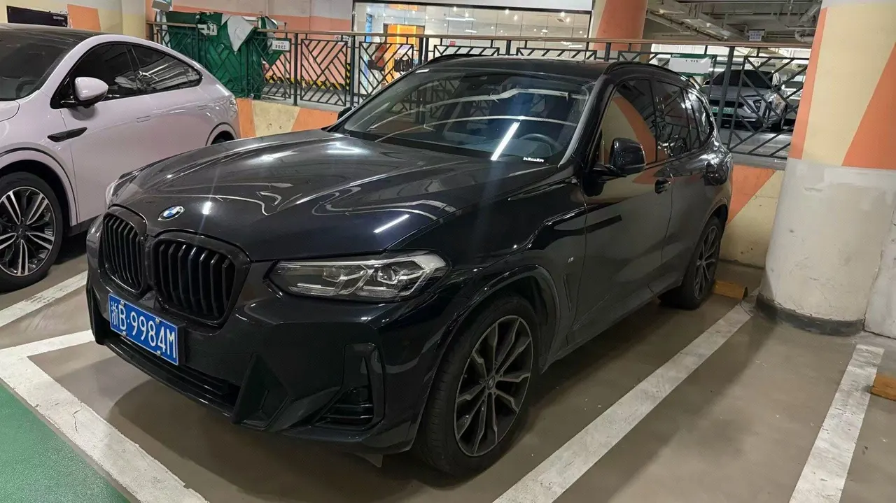 打开图片灯箱:BMW 2023 X3 xDrive30i 2.0T Leading M Obsidian Night Suit Automatic Gear