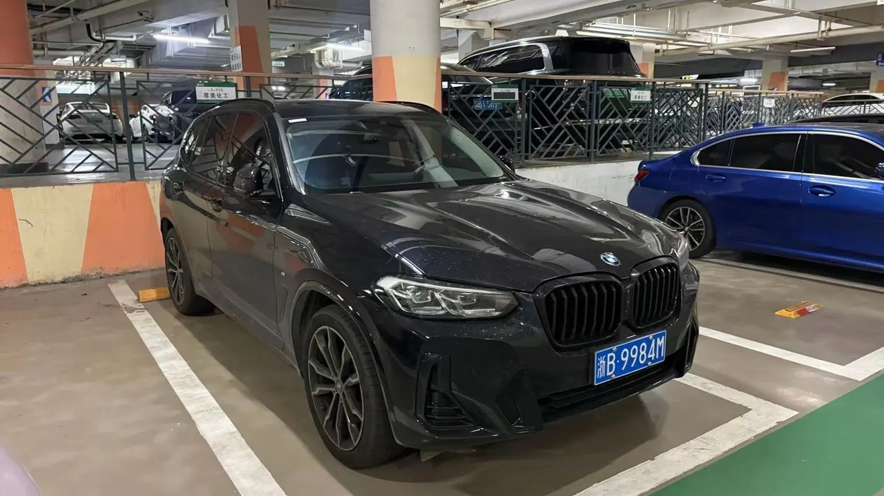 BMW 2023 X3 xDrive30i 2.0T Leading M Obsidian Night Suit Automatic Gear 3