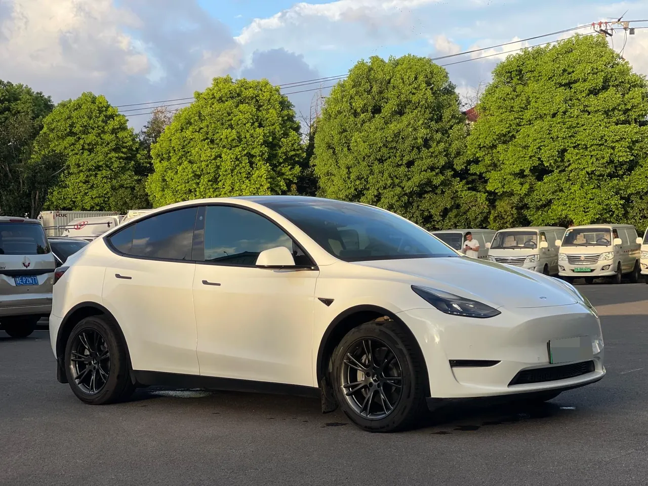 Tesla 2023 Model Y long endurance all-wheel drive version automatic transmission 3