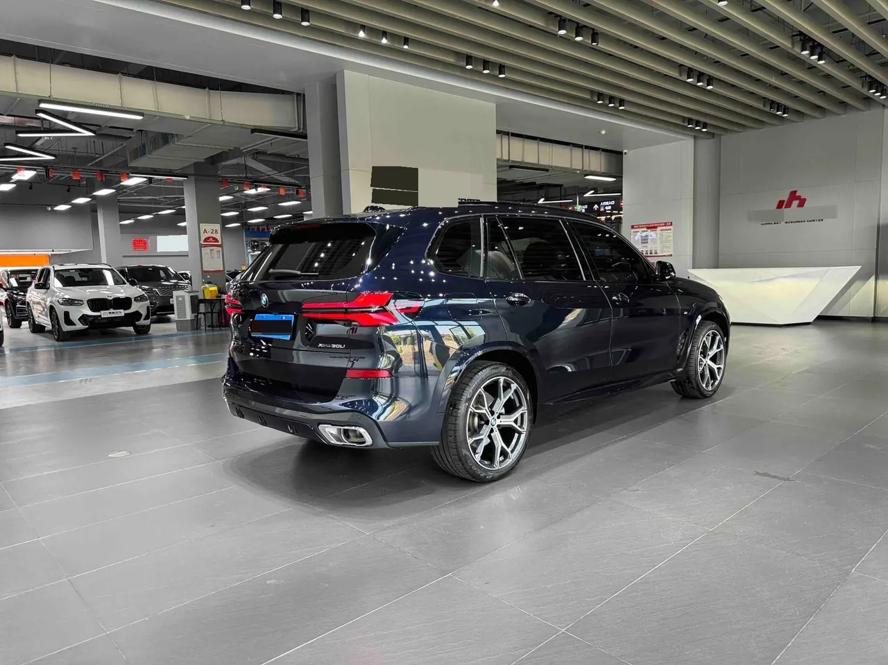 BMW 2025 X5 xDrive30Li 48V 2.0T exclusive m sports obsidian night suit automatic gear 6