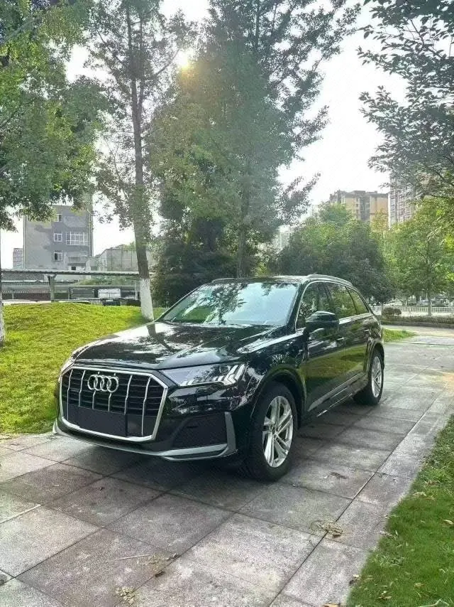 打开图片灯箱:Audi 2026 Q5L 2.0TFSI 40TFSI 45th Anniversary Collection Edition Quattro Deluxe Dynamic Automatic