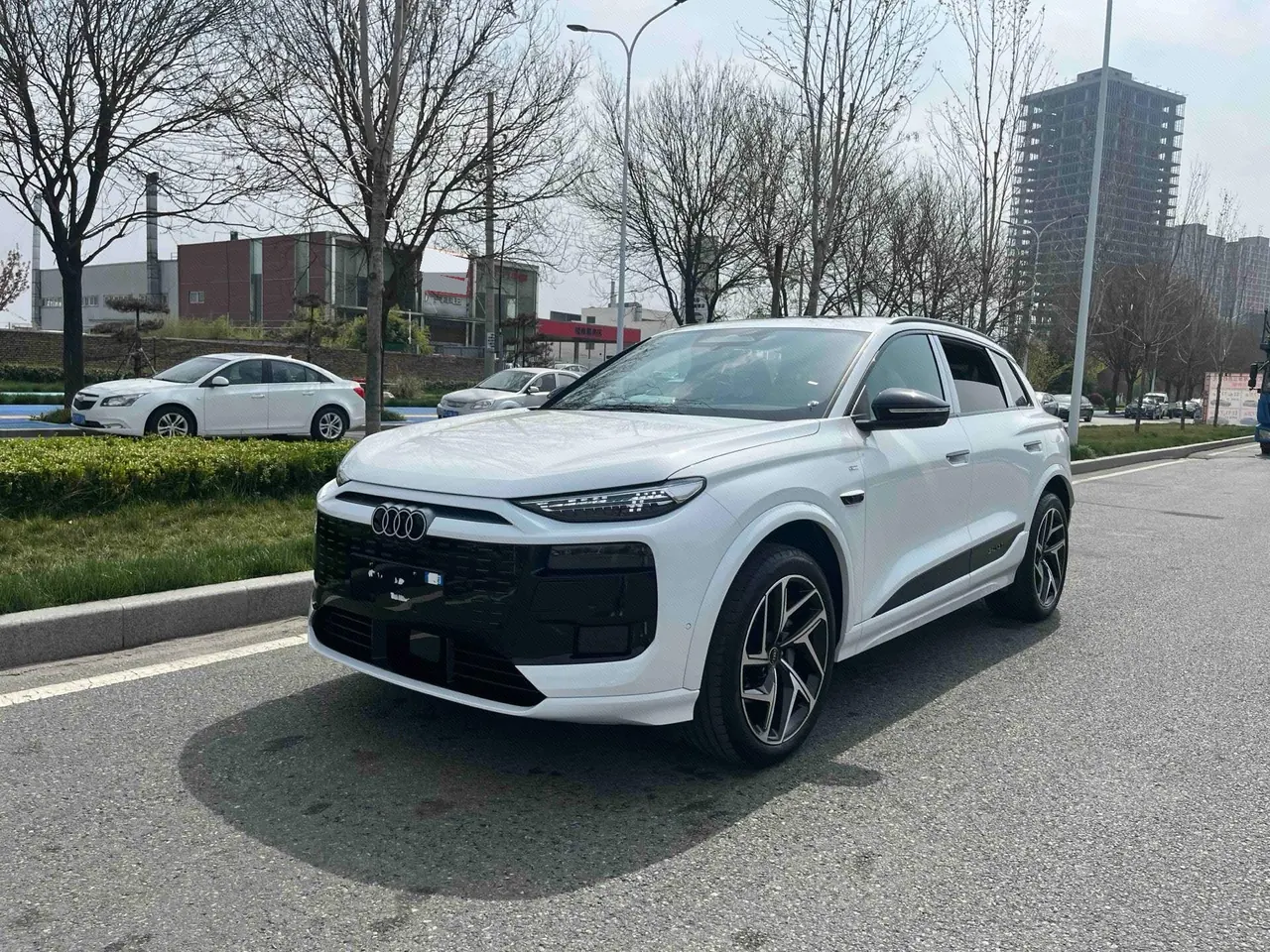 Audi 2026 Q6L Sportback e-tron Starts Pilot Edition Automatic Gear - View 1