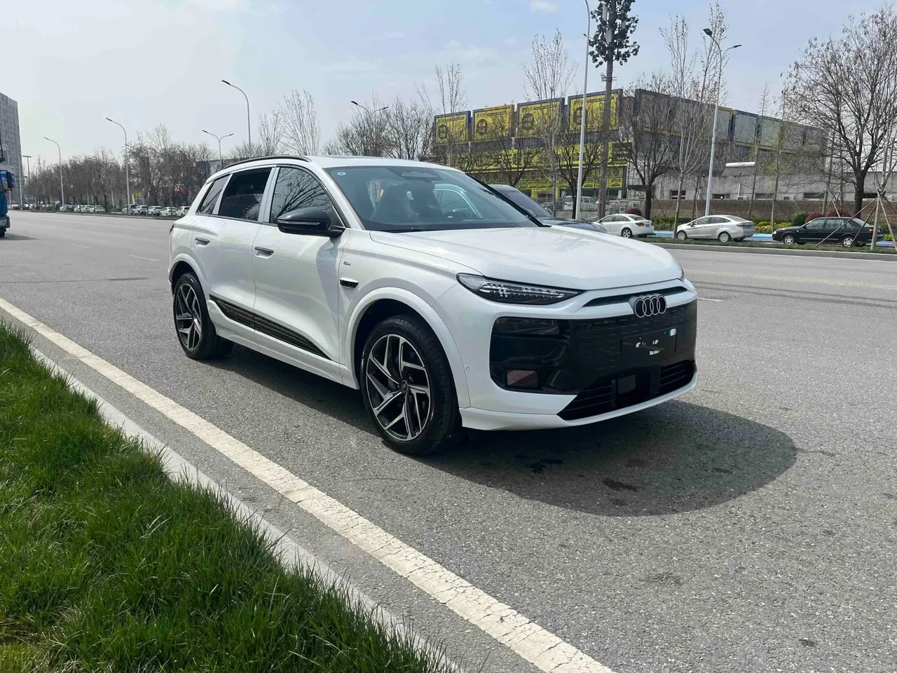 Audi 2026 Q6L Sportback e-tron Starts Pilot Edition Automatic Gear 2