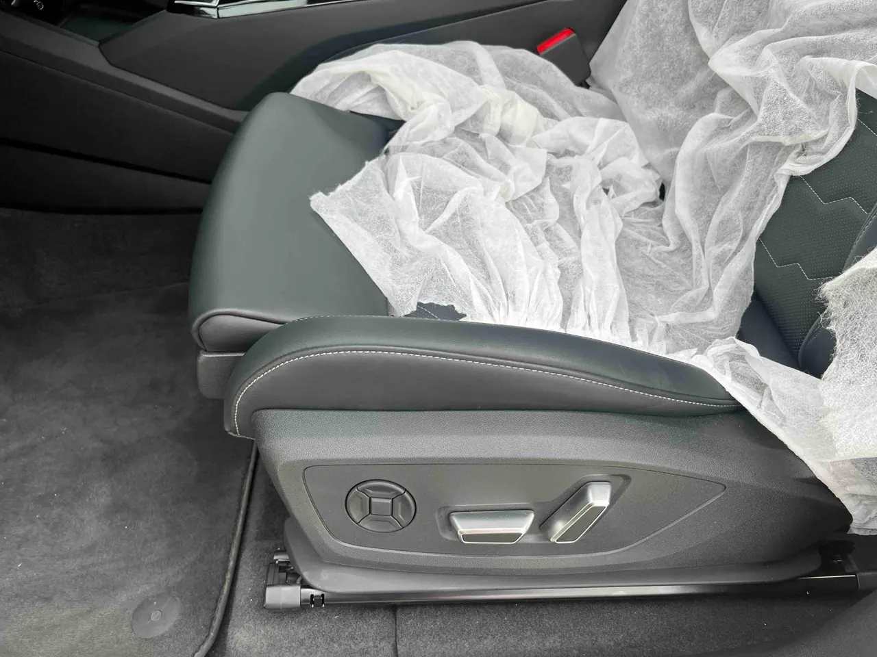 Audi 2026 Q6L Sportback e-tron Starts Pilot Edition Automatic Gear 6