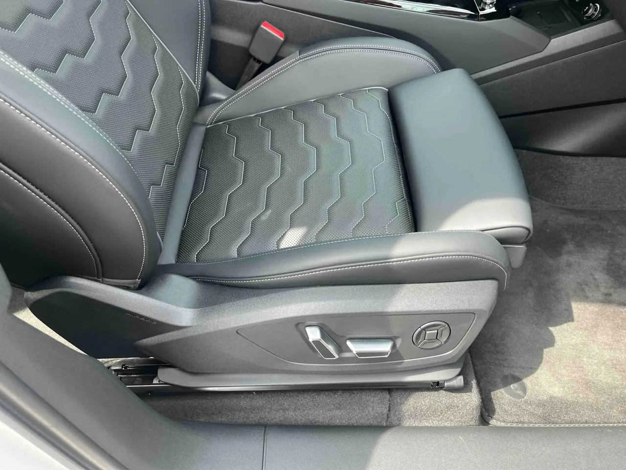 Audi 2026 Q6L Sportback e-tron Starts Pilot Edition Automatic Gear 9