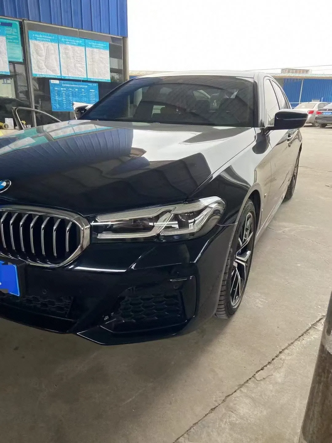 打开图片灯箱:BMW 5 Series (Imported) 2022 530i 2.0T M Sports Suit (Modified 2) Automatic Gear
