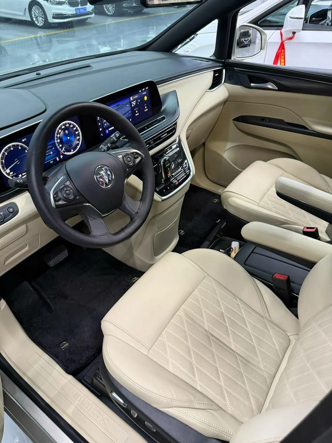 Buick 2022 GL8 ES Lu Zun 48V 2.0T 653T Luxury Automatic Gear 2