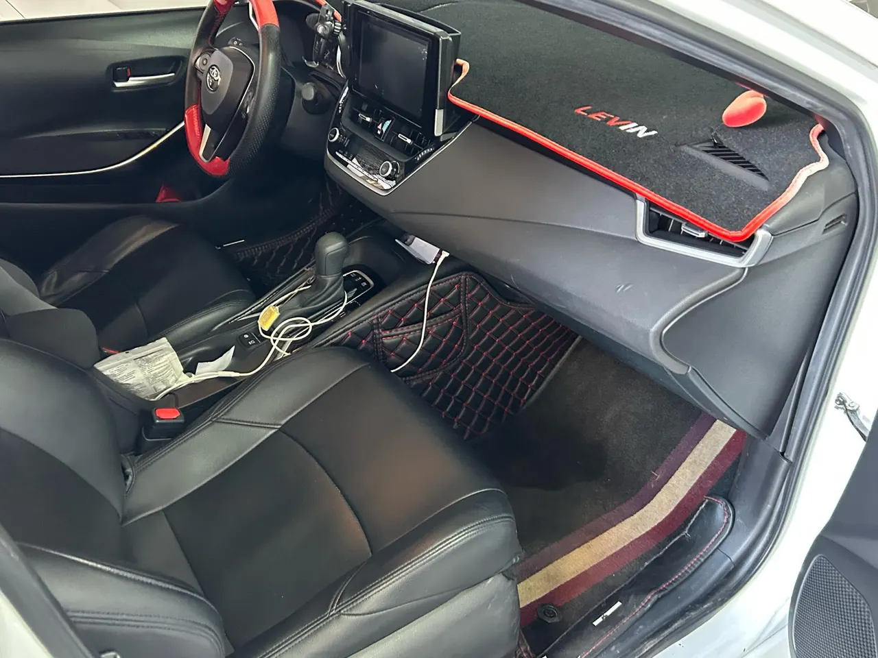 Toyota 2022 Lei Ling Shuangqing 1.8H Stepless Deluxe Edition Automatic Gear 4
